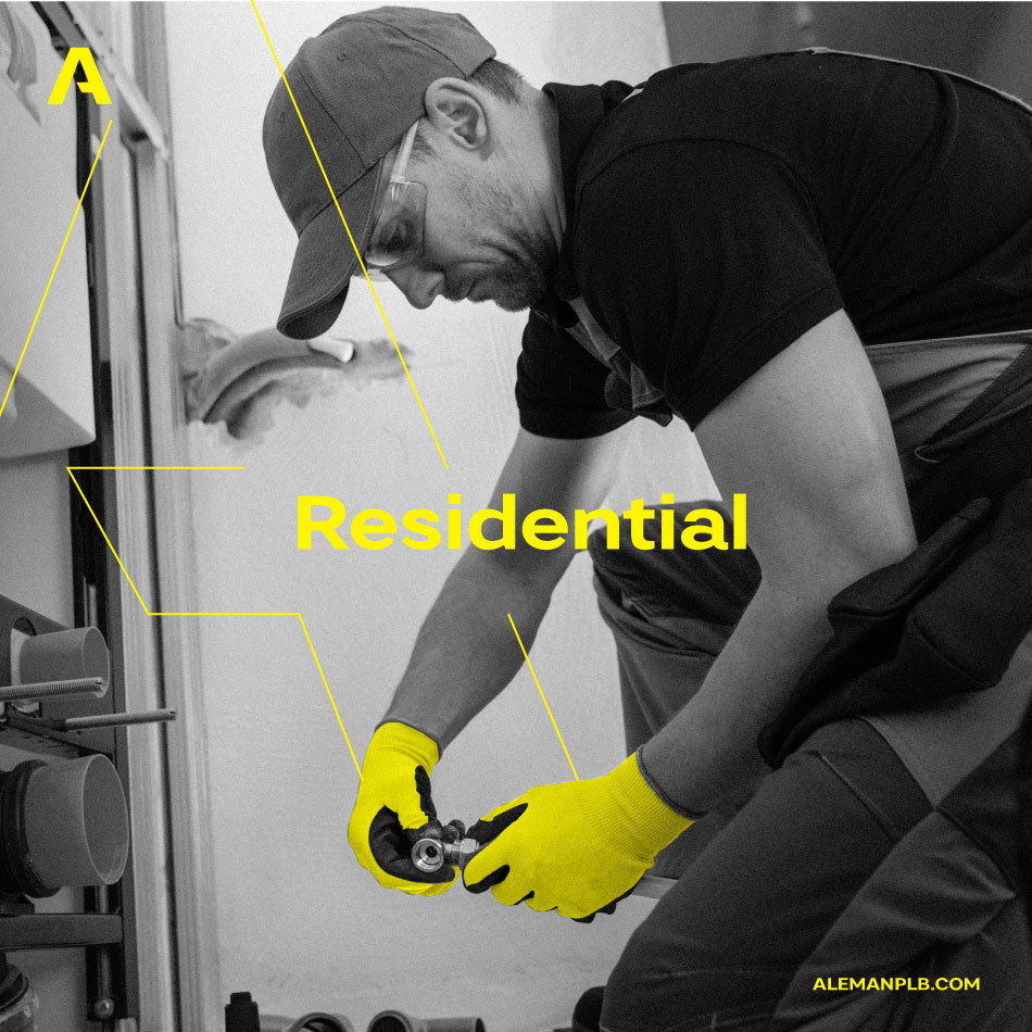 Miami plumber cleanning a drain pipe